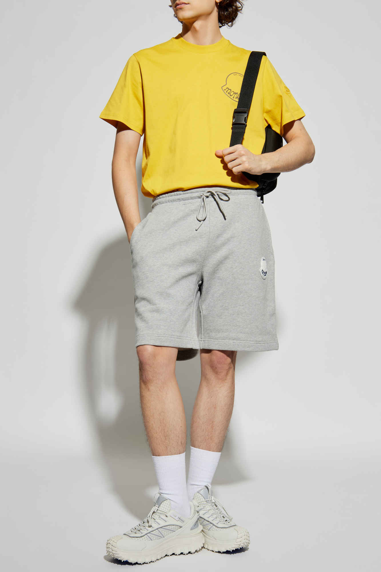 MONCLER｜SHORTS (2B00019 54A36 999) MONCLER SHORTS 2B000 01 54AL5 Size M Color OLIVE
